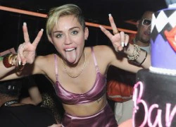 Miley Cyrus mang quần áo Liam tặng cửa hàng từ thiện