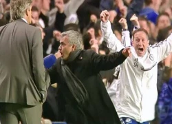 Mourinho phấn khích chạy lên khán đài ăn mừng