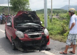 Ô tô tông xe máy, cả hai xe bốc cháy