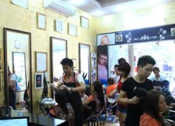 Salon Anh Đức Niềm tin thời bão giá