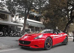 Siêu xe Ferrari California của chồng Ngọc Thạch trên phố HN