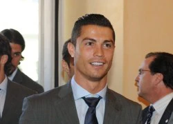 Soi trang phục, phụ kiện tiền tỷ của 'quý ông' Ronaldo