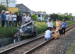 Tàu lửa tông xe ô tô, 3 người chết và trọng thương