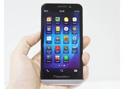 Trên tay Blackberry Z30 chính hãng tại Việt Nam