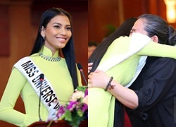 Trương Thị May ôm mẹ khóc trước giờ lên đường tham dự Miss Universe