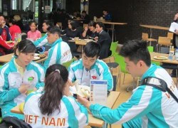 VĐV Việt ăn buffet, uống thuốc bổ chuẩn bị cho SEA Games