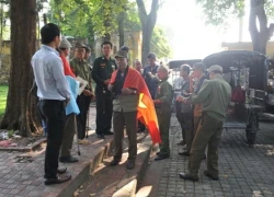 Xúc động đoàn thương binh nặng viếng Đại tướng Võ Nguyên Giáp