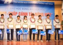 10 Thủ khoa nhận học bổng 'Chắp cánh tài năng Việt'