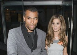 Ashley Cole còn hơn cả diễn viên khiêu dâm