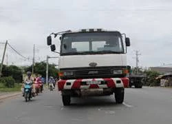 Băng qua Quốc lộ 1, hai bà cháu bị xe tải cán thương vong