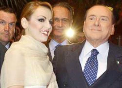 Berlusconi bí mật kết hôn với gái trẻ