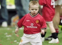 Brooklyn Beckham ghi bàn ở Old Trafford lúc hai tuổi