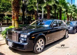 Cặp đôi Rolls-Royce Phantom Rồng dạo phố Sài Gòn