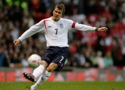 Chiêm ngưỡng &#8220;vòng đời&#8221; mái tóc của Beckham qua&#8230; 1 tấm hình