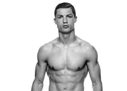 Đối thoại cùng Cristiano Ronaldo về thời trang : "Tôi kiểm soát... quần lót của đồng đội trong phòng thay đồ"