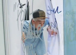 G-Dragon dễ thương bên xế khủng và 1.000 fan