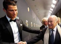 Giận Blatter, CR7 sẽ không đến Gala QBV