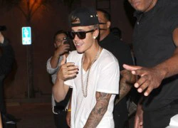 Justin Bieber vui vẻ sau scandal với "gái gọi"