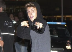 Justin Bieber xuất hiện vui vẻ sau scandal ngủ với gái gọi