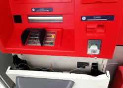 Lợi dụng bão, cạy phá cây ATM lấy tiền