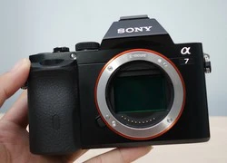 Máy ảnh không gương lật Full Frame Sony giá từ 35 triệu đồng