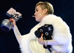 Miley Cyrus gây náo loạn ở MTV châu Âu