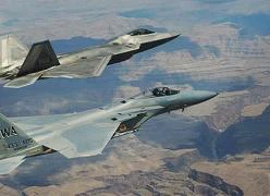 Mỹ "gợi ý khéo": Ít tiền, Hàn Quốc nên mua cả F-15 và F-35