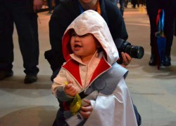 Ngắm cosplay Ezio phiên bản nhí cực đáng yêu