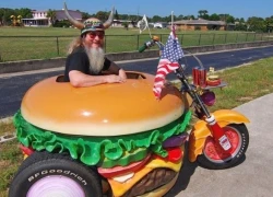 Người đàn ông cuồng hamburger