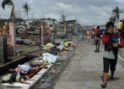 Người dân Philippines sống chung với xác chết sau siêu bão Hải Yến