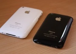 Những chiếc iPhone 3GS cũ, giá bán chỉ khoảng 2 triệu đồng đang trở thành món hàng &#8220;hot&#8221; tại nhiều khu vực nông thôn ở miền Bắc.