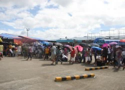 Những hố chôn tập thể ở Tacloban