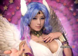 Nóng mắt với bộ cosplay của 2 mỹ nữ