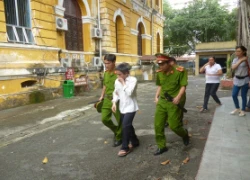 "Phù thủy" sản xuất hàng giả hầu tòa