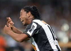 Ronaldinho luôn 'làm vài nháy' mỗi khi ra sân