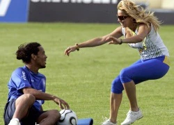 Ronaldinho ủng hộ tình dục trước trận đấu: Không sex có đá vào&#8230; mắt!