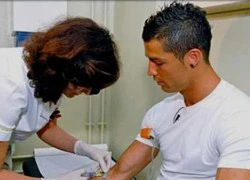 Ronaldo hiến tủy xương cho các em nhỏ bị bạch cầu