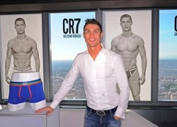 Ronaldo quyết không bán&#8230; quần lót cho fan Barca và Man City