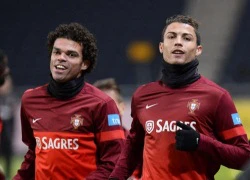 SỐC: fan Thụy Điển phá giấc ngủ của Cristiano Ronaldo và tuyển Bồ Đào Nha