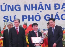 Tân GS trẻ nhất 2013: Nhận chức danh cao quý nhưng lòng trĩu buồn...