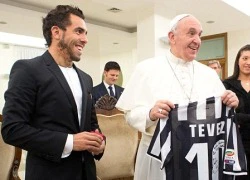 Tevez lịch lãm tới gặp Đức giáo hoàng cầu may