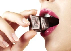 Thêm bằng chứng ăn chocolate giảm đau tim