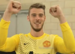 Thủ môn De Gea trổ tài đá phạt góc ghi bàn