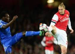 Tiền đạo Nicklas Bendtner của Arsenal bị bắt