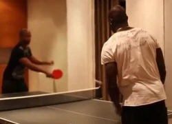 Tịt ngòi, Balotelli tìm vui bên nam ca sỹ bản sao