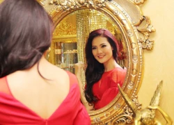 Trần Thị Quỳnh làm đẹp cho Mrs World 2013