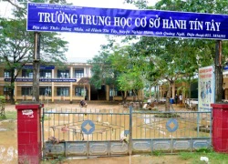 Trường học ngập bùn đất sau lũ lịch sử