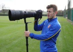 Wilshere làm phóng viên trong buổi tập