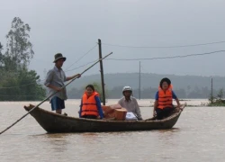 Xe bồn chở xăng cháy do dính tàn thuốc lá