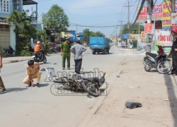 Xe tải tông nát đuôi xe máy, hai người nguy kịch